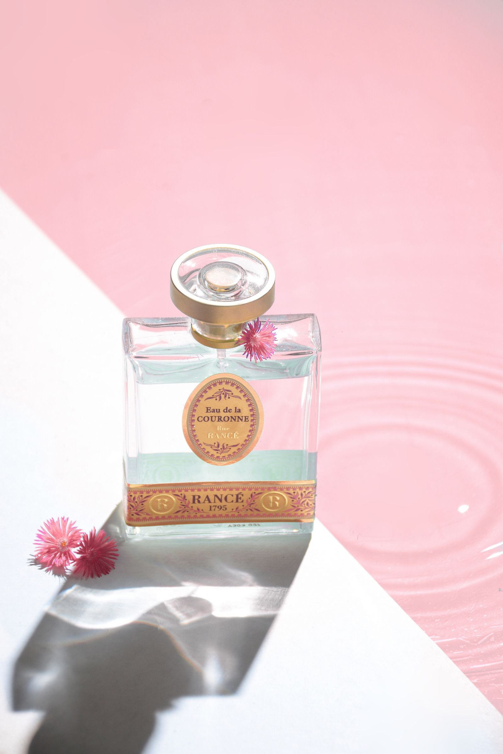 Iris Noir perfume bottle
